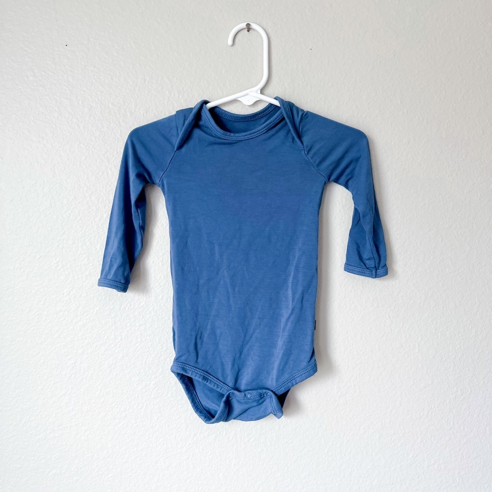 6-12M Kyte Baby bodysuit